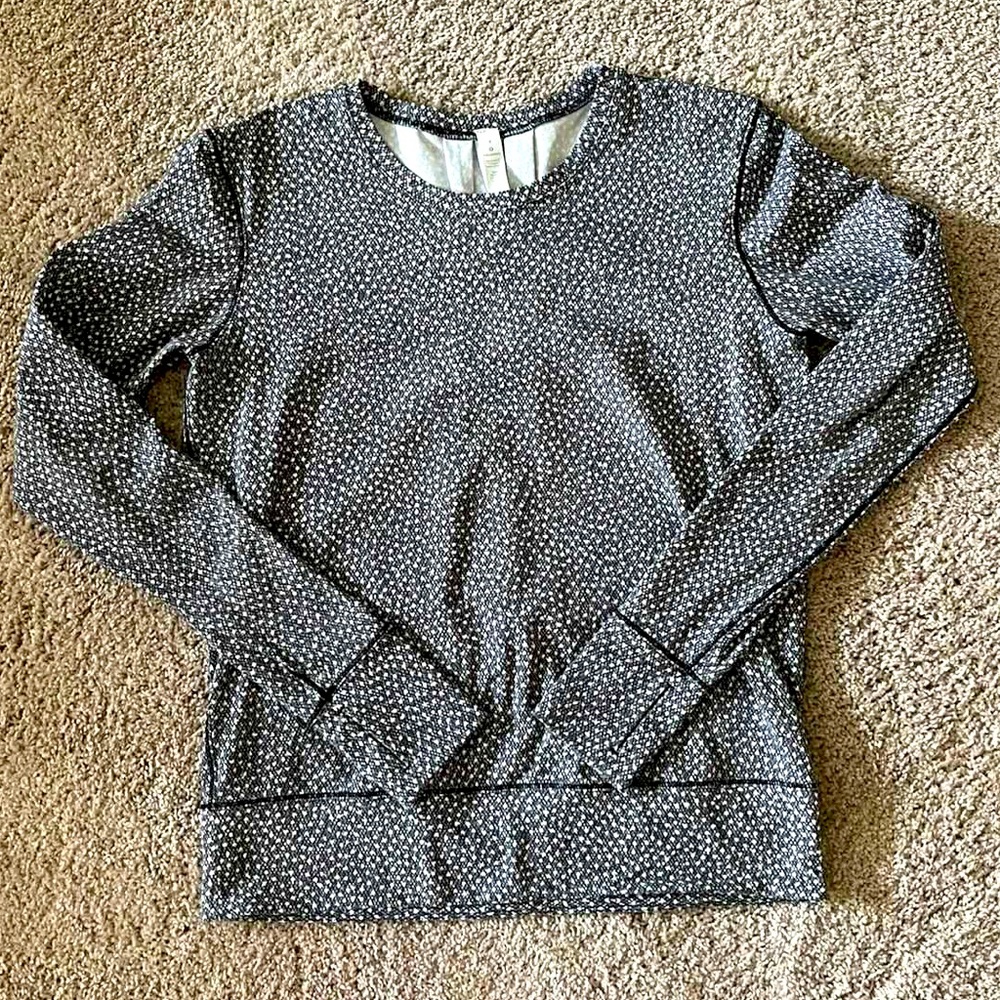 lululemon Rush Hour LS in a size 4 (color-hints of gray, black, silver, & white)